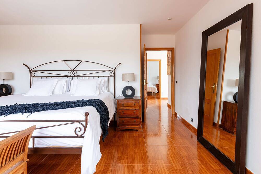 Villa Mara - Private villa with pool, free fast Wifi & Alarm. Views to Playa den bossa beach. in Sant Jordi de ses Salines, Sant Josep de sa Talaia