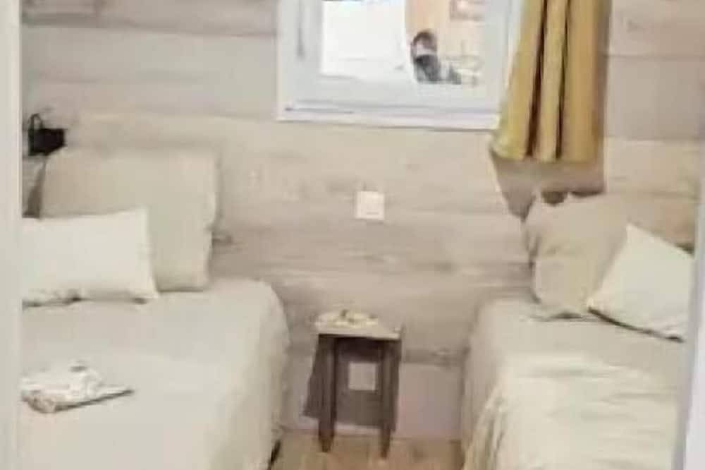 Camping 3 étoiles - Piscine - ccbecgi in Florac-Trois-Rivières, Cevenas