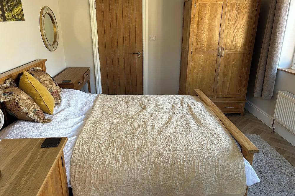 Entire apartment, Sunny Garden Retreat Wfh in Solihull -Nec,Jlr,Bhx in Solihull, Birmingham Area