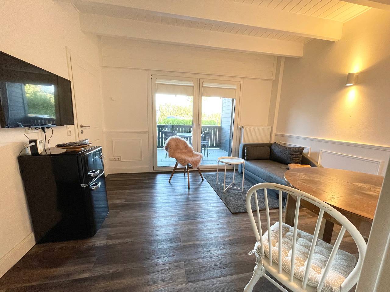 Ganze Ferienwohnung, Rosenhof-Lodge garden suite white in Hanerau-Hademarschen, Rendsburg-Eckernförde