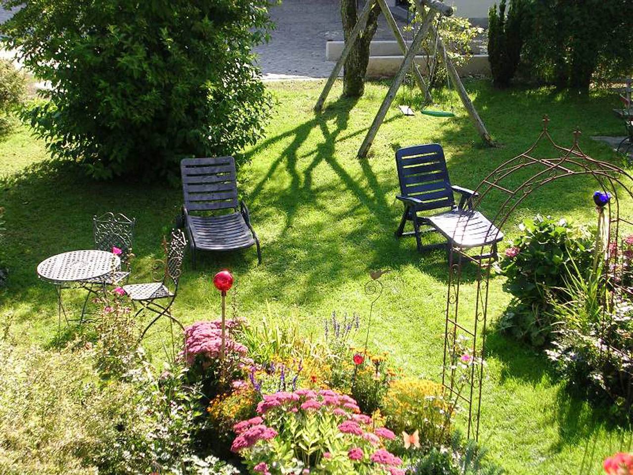 Ferienhof Mühlbacher - Doppelzimmer Gartenblick mit Dusche/Wc in Waging am See, Rupertiwinkel