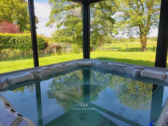 Location de vacances pour 8 personnes, avec piscine ainsi que jardin et jacuzzi à Welkenraedt