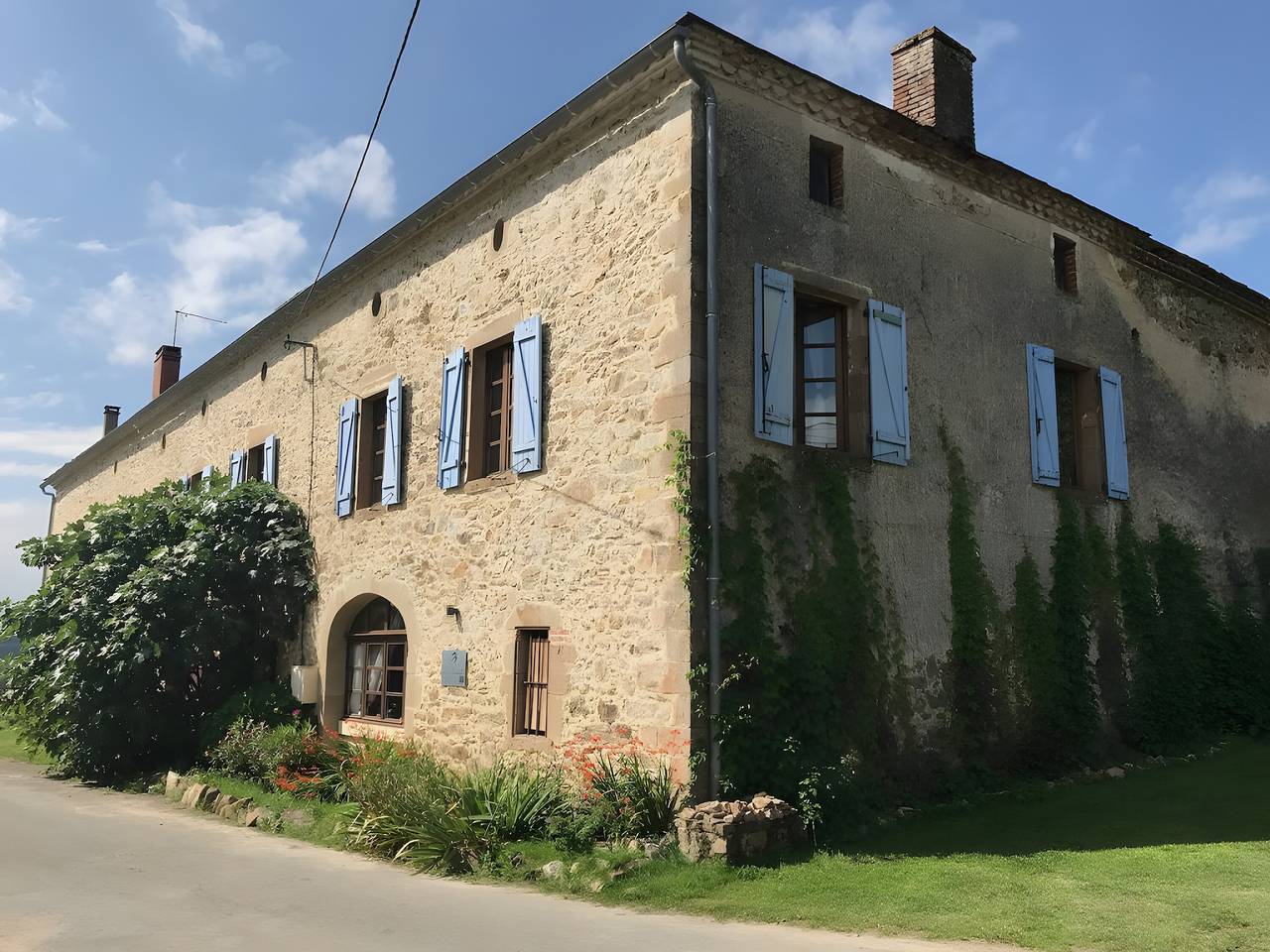 Paradis familial gite traditionnel avec piscine privée in Le Ségur, Région d'Albi