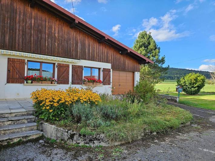 Location de vacances pour 4 personnes, avec terrasse à Chaux
