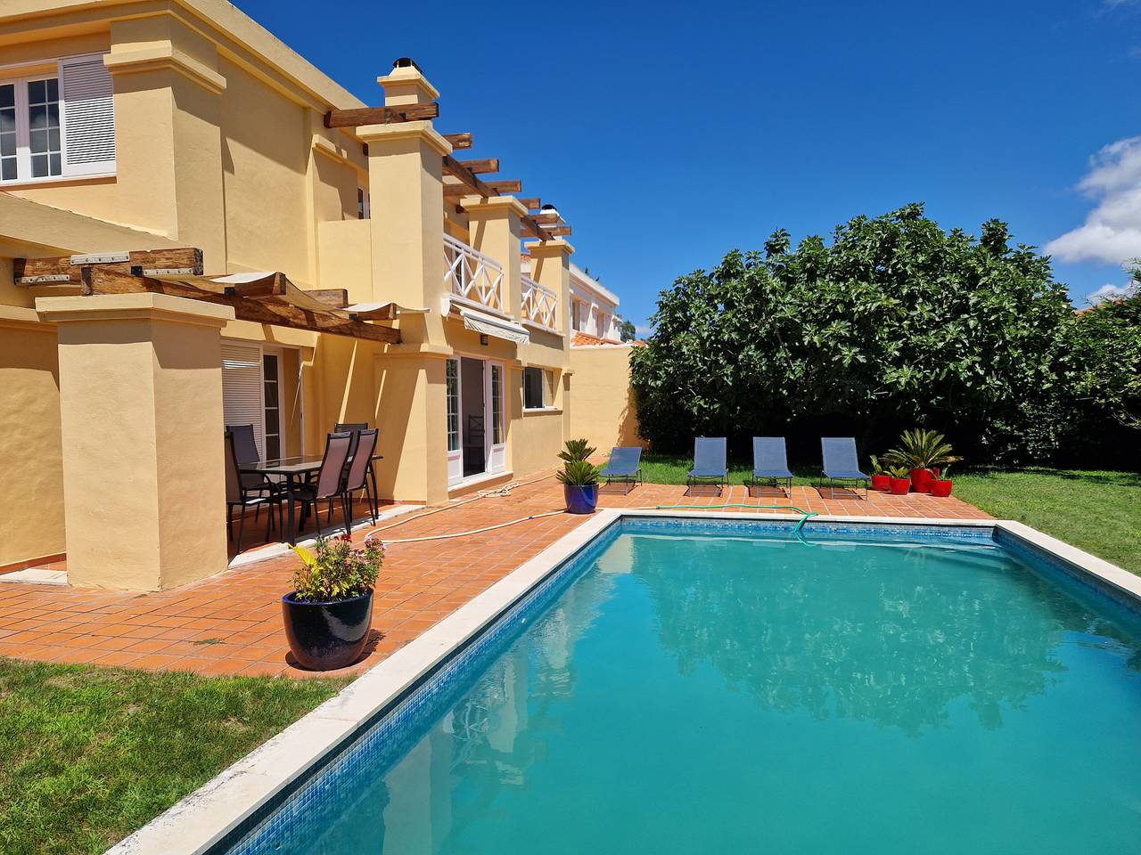 Golf Lovers Paradise 4Br Villa With Pool in Costa de Lisboa