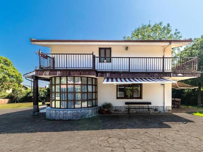 Location de vacances pour 10 personnes, avec piscine et jardin, animaux acceptés à Liendo - 2