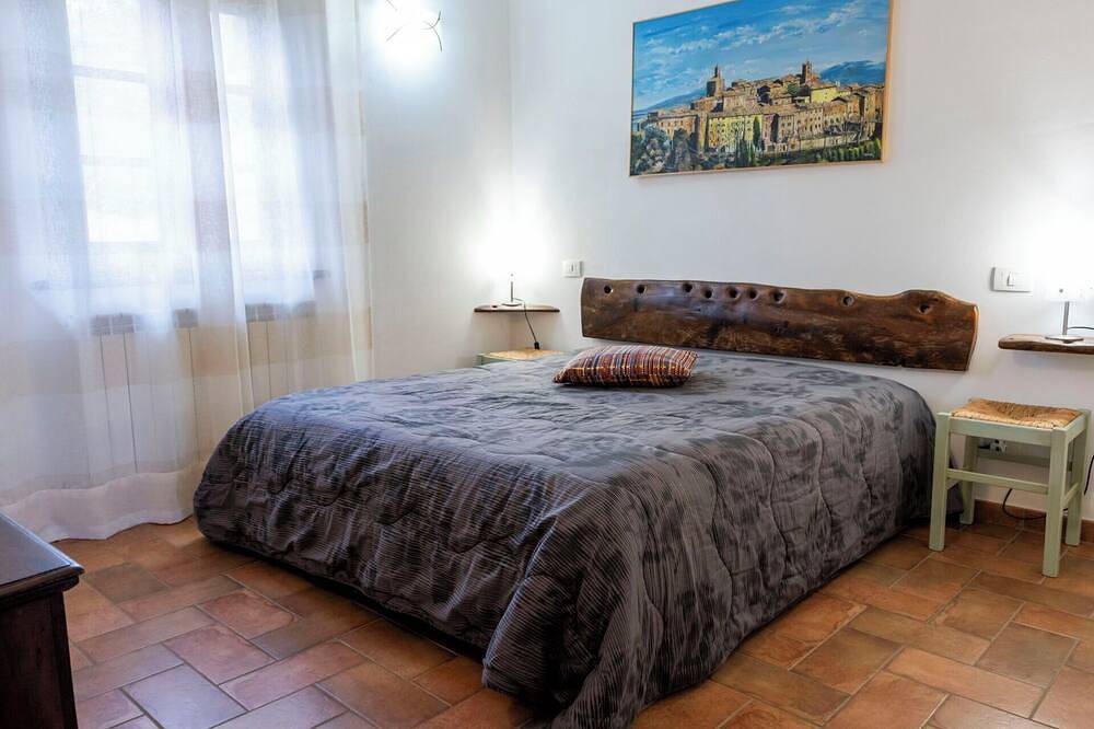 Appartamento intero, Accogliente appartamento per 4 ospiti con piscina, Wifi, A/C, Tv, patio e animali ammessi in Panicale, Lago Trasimeno