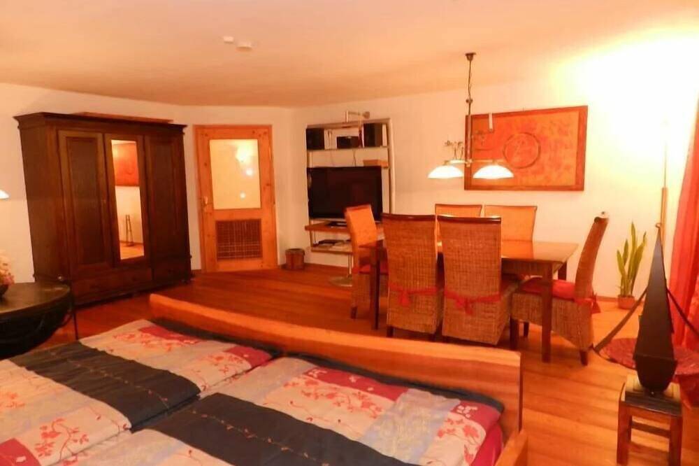 Ganze Wohnung, Moderne Ferienwohnung Wolke 2 mit Wasserbett in Egglham, Ostbayern