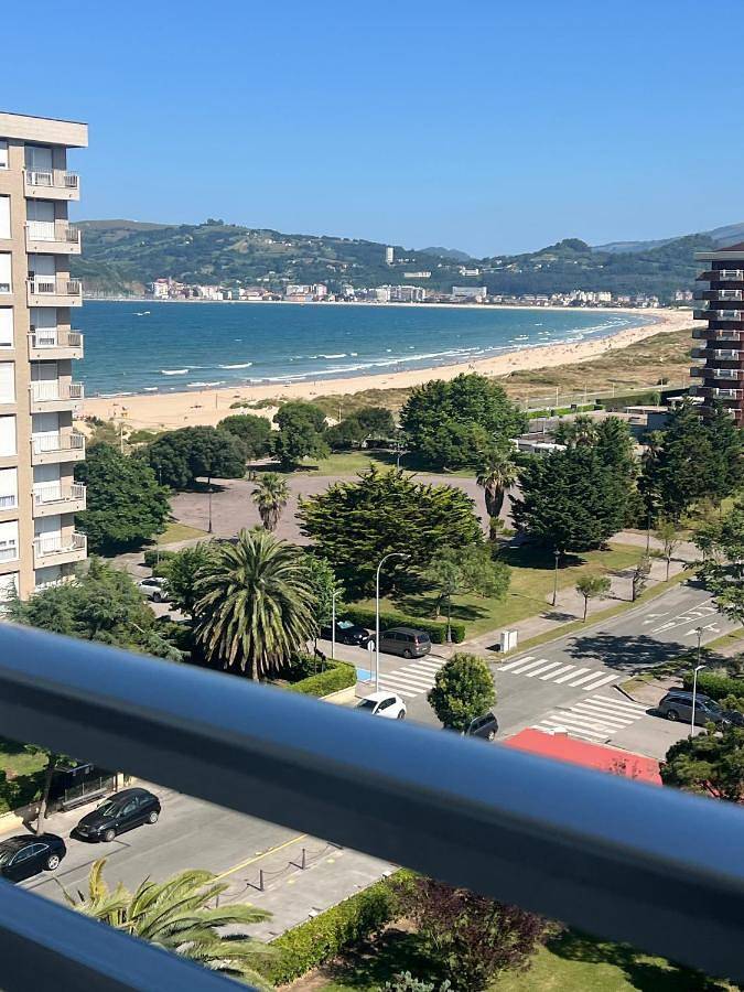 Apartamento para 3 personas, con Balcón y Terraza además de Jardín y Vistas en Laredo