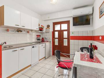 Apartment for 3 People in Crikvenica, Croatian Adriatic, Photo 4