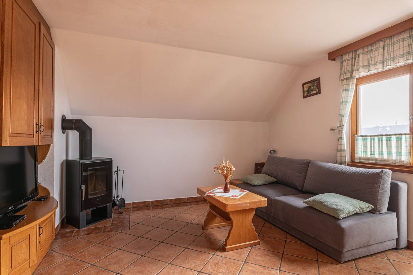 Vineyard Cottage Rataj 1 Hot Tub in Neustadtl, Slowenien