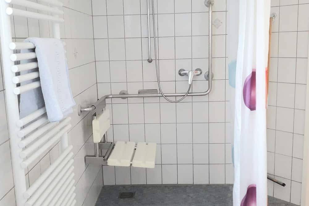 Ganze Wohnung, Feriwohnung mit Terrasse und Panoramablick direkt am Waldrand in Naila, Landkreis Hof