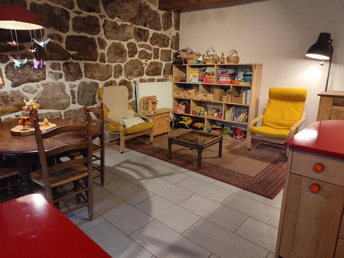 Location de vacances pour 6 personnes, avec vue ainsi que terrasse et jardin à Burzet - 3