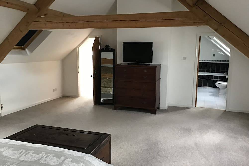 Beautifully converted stone cottage in the heart of the Isle of Wight 773 in Shalfleet, Isle of Wight