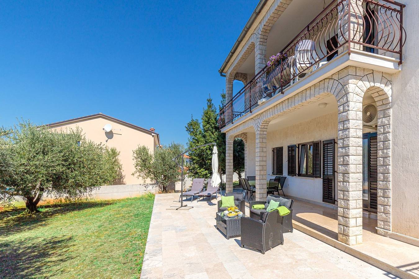 Ganze Wohnung, Apartment Terlevic mit 4 Schlafzimmern und Terrasse in Selina, Zentralistrien