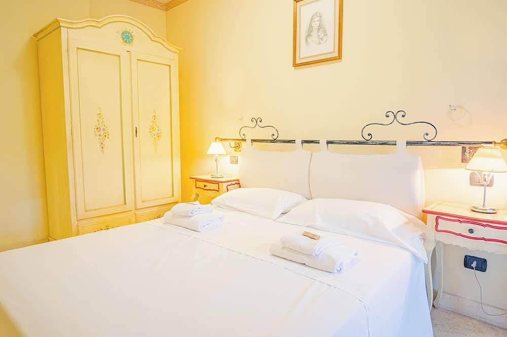 Entire apartment, 210 Relais du Lac Village in Rivoltella del Garda, Desenzano del Garda