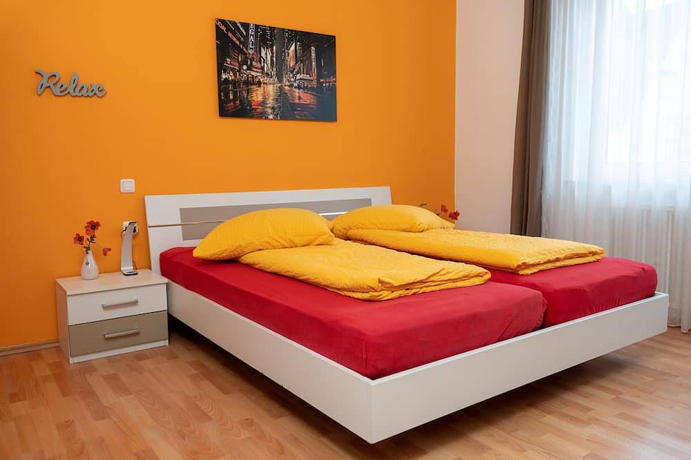Ganze Wohnung, Große Fewo (ca. 75 m²), ruhig, citynah, Süd-Balkon, kostenfreie Parkplätze, Wifi in Niestetal, Hessisches Bergland