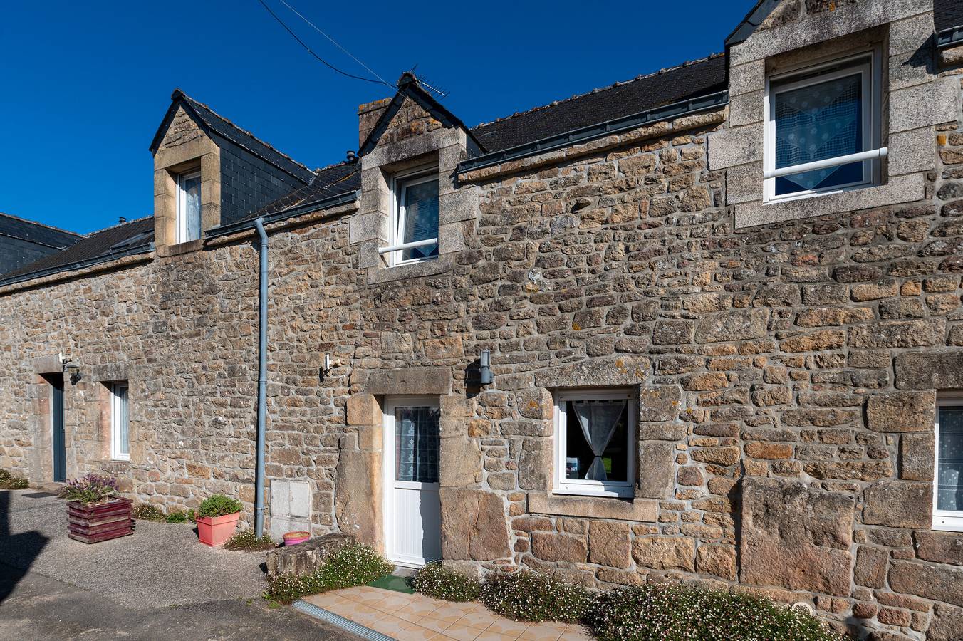 Petite maison "Mon Nid" avec terrasse privée, jardin partagé et Wi-Fi in Crach, Côte des Mégalithes