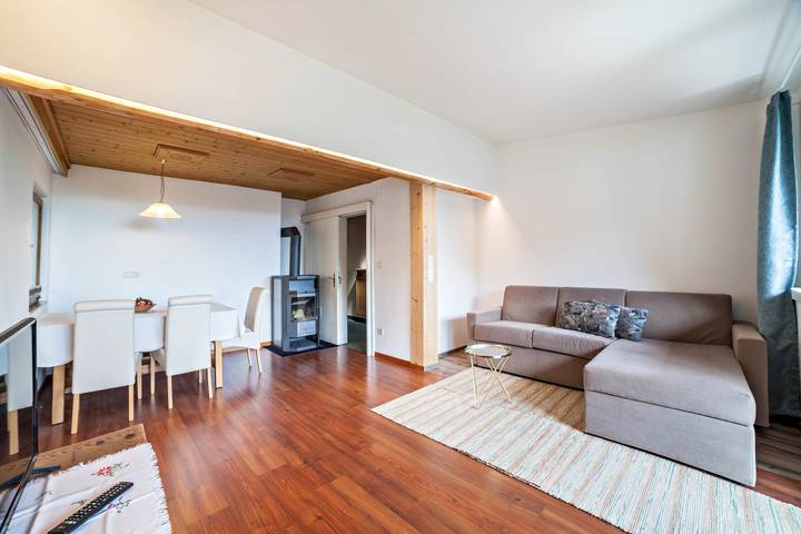 Entire apartment, Apartment "Moosmair 4" with Mountain View, Fireplace, Wi-Fi, Balcony & Garden in St. Martin in Passeier, Passeiertal