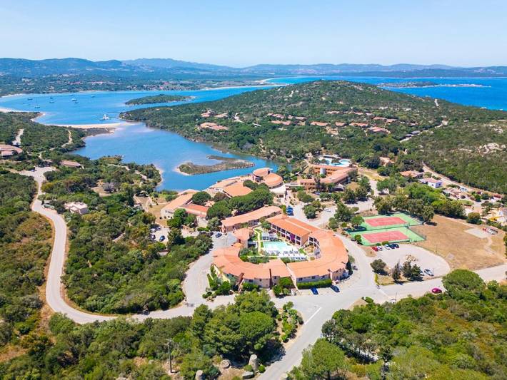 Apartahotel para 3 personas, con piscina y jardín, Se admiten mascotas en Cerdeña