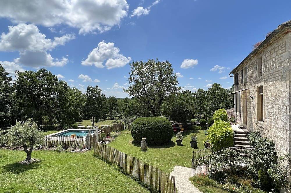 Gîte de Charme dans le Lot - 110m2 - Piscine et Jacuzzi - 6 pers in Lalbenque, Quercy