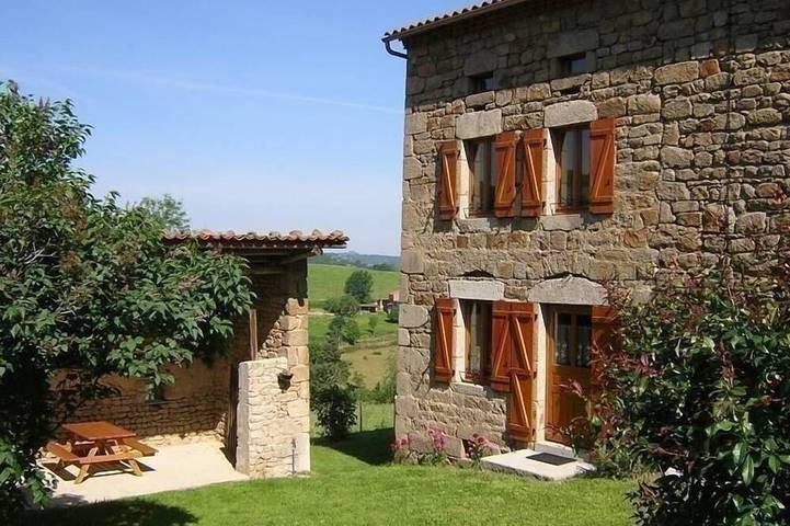 Location de vacances pour 4 personnes, avec jardin à Ceilloux
