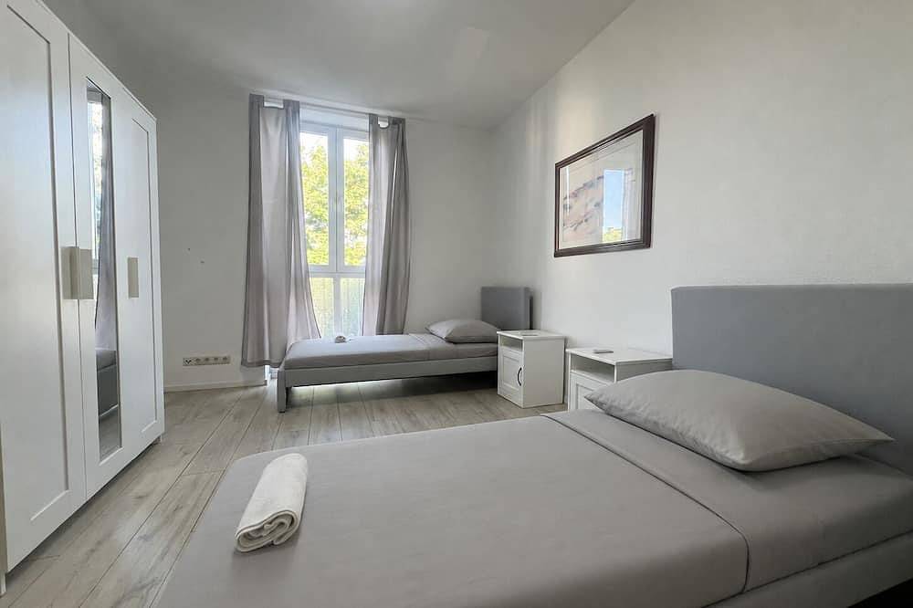 Central 4-Room Apartment Near Central Offenbach in Offenbach-sur-le-Main, Offenbach
