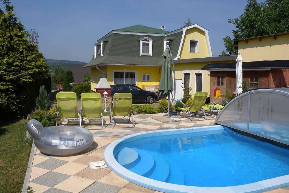 Ferienhaus mit Pool, Klima und moderner Einrichtung in Balatonfűzfő, Plattensee nordufer