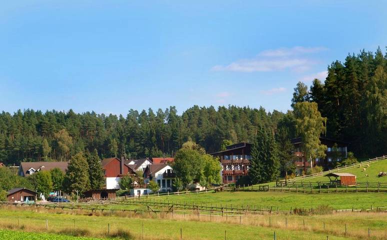 Hotel für 3 Personen, mit Balkon und Terrasse sowie Garten und Pool