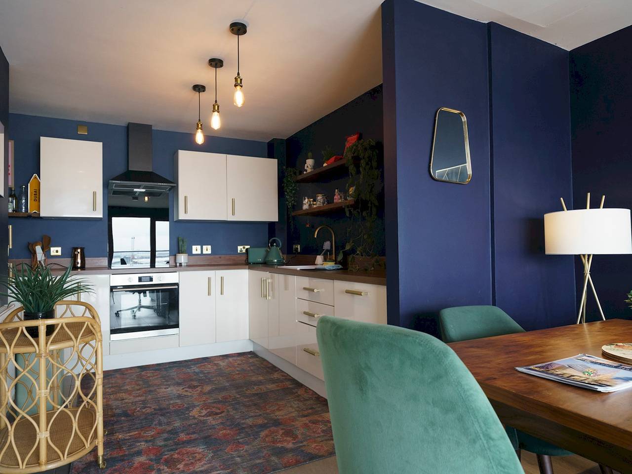 Ganze Wohnung, City Centre | Top Floor w/ Balcony & Sunset Views | Pass the Keys in Belfast, Grafschaft Antrim