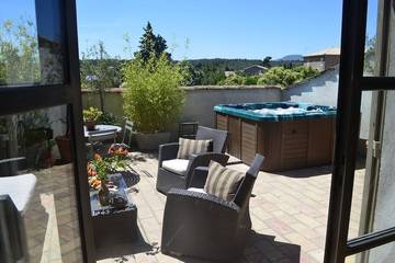 Gîte pour 6 personnes, avec jacuzzi et terrasse à Castelnau-d'Aude