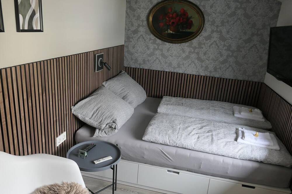Ganze Wohnung, Ferienwohnung Schönhier - 5 Bett Fewo, Dusche, Wc, 2 Schlafräume, in Westerburg, Westerburg & Umgebung