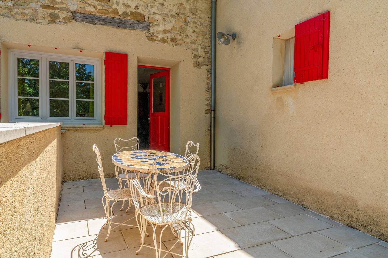 Gîte 'Genévrier' avec vue sur la montagne, piscine partagée et Wi-Fi in Entrechaux, Parc naturel régional du Mont-Ventoux