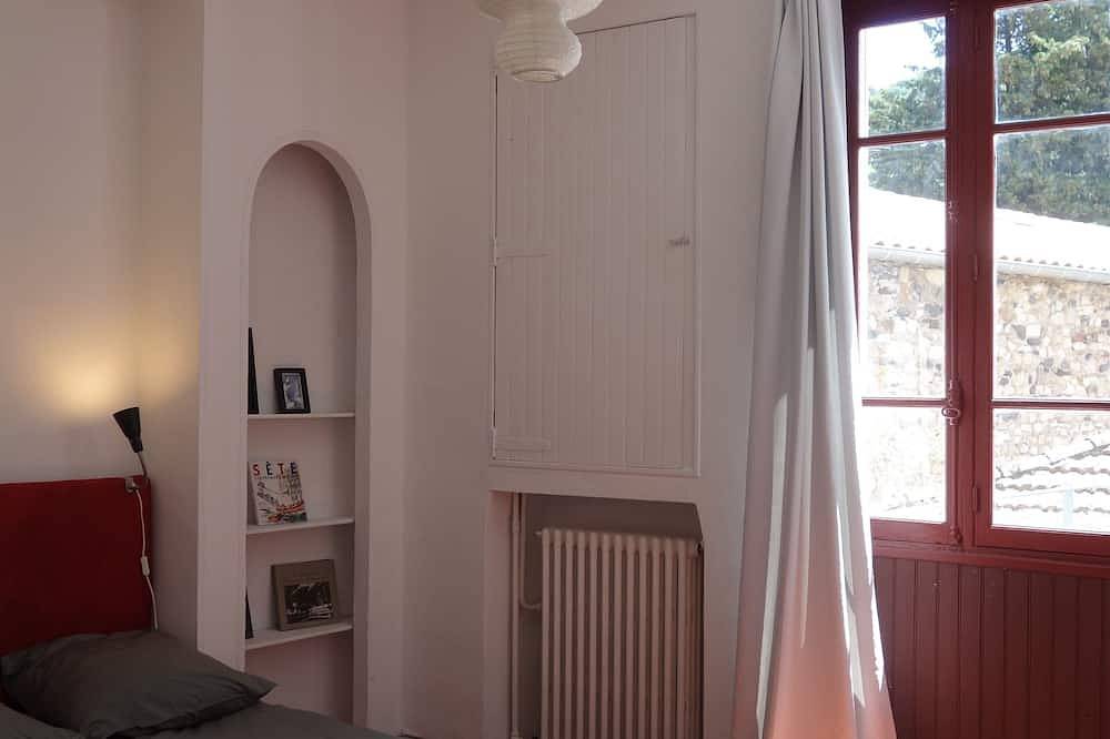 2 charming appartments, a garden and private bank of the river, in the city in Lodève, Lodève und Umgebung