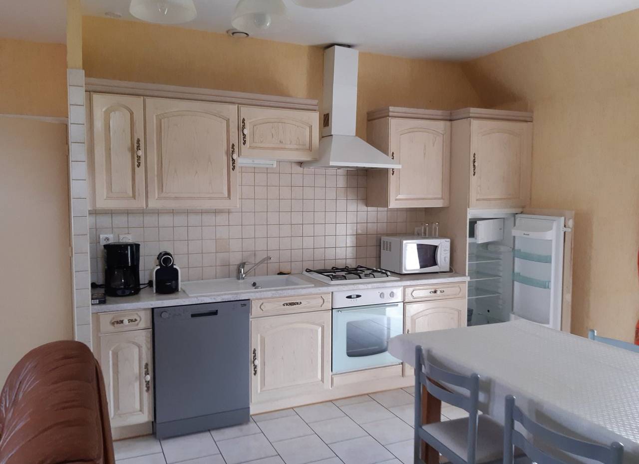 Maison individuelle meublée, location touristique in Albepierre-Bredons, Parc naturel régional des Volcans d'Auvergne