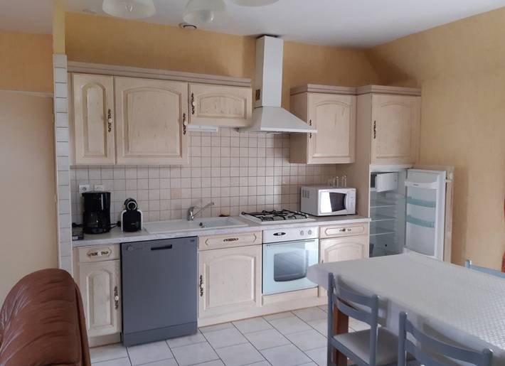Gîte pour 6 personnes, avec terrasse dans le Cantal - 4