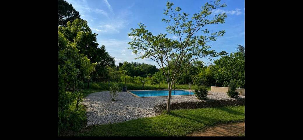 Location de vacances pour 4 personnes, avec piscine ainsi que jardin et vue à Laurac-en-Vivarais - 2