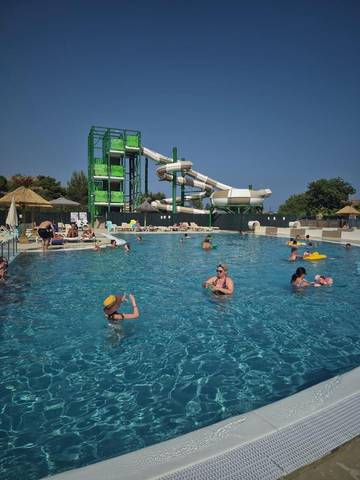Camping pour 6 personnes, avec piscine et jacuzzi ainsi que sauna et terrasse à Narbonne