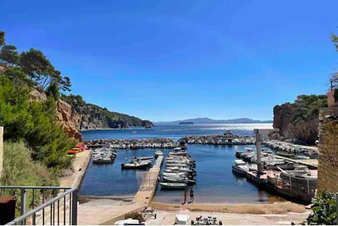 Location de vacances pour 2 personnes, avec Terrasse ainsi que Jardin et Vue à Ensuès-la-Redonne