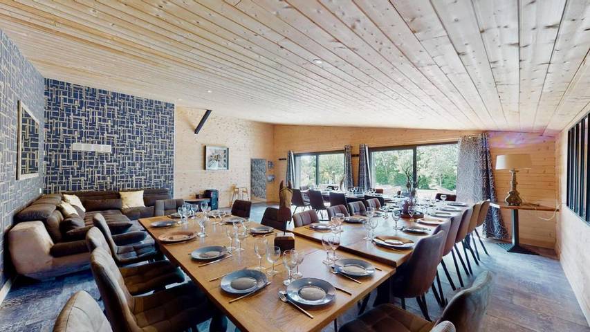 Villa pour 35 personnes, avec jardin ainsi que terrasse et jacuzzi