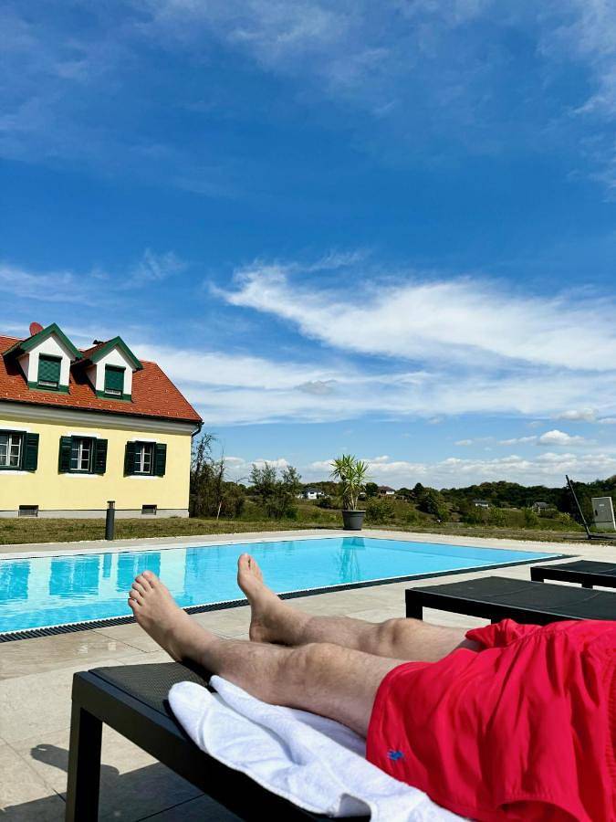 Ferienwohnung für 2 Personen, mit Terrasse und Garten sowie Pool und Ausblick in Jennersdorf