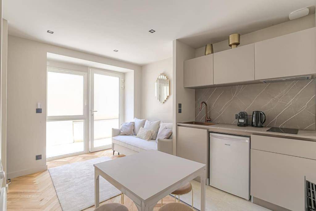 Appartement entier, One-Bedroom Apartment in Saint-Didier-au-Mont-d'Or, Lyon et ses environs