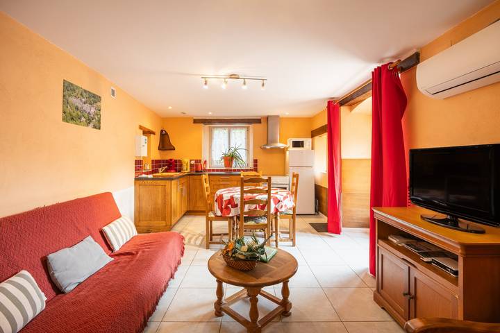 Casa de vacaciones "Gîte Le Pressoir Domaine de Jouani" con piscina compartida y aire acondicionado in Villecomtal, Aveyron (desambiguación)