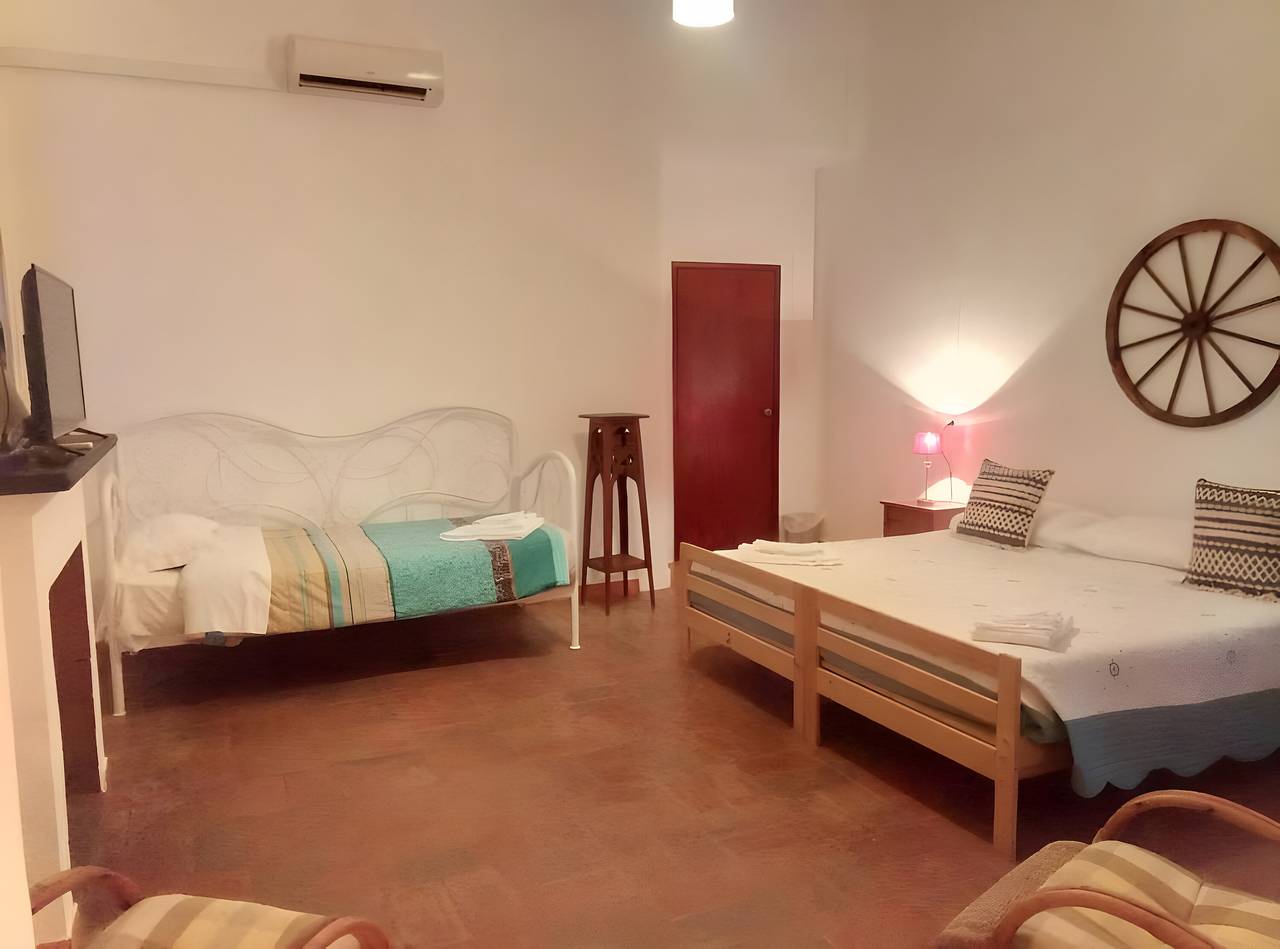 Room 'Lareira' with Shared Pool, Wi-Fi and Air Conditioning in Corte do Pinto, Mina de São Domingos