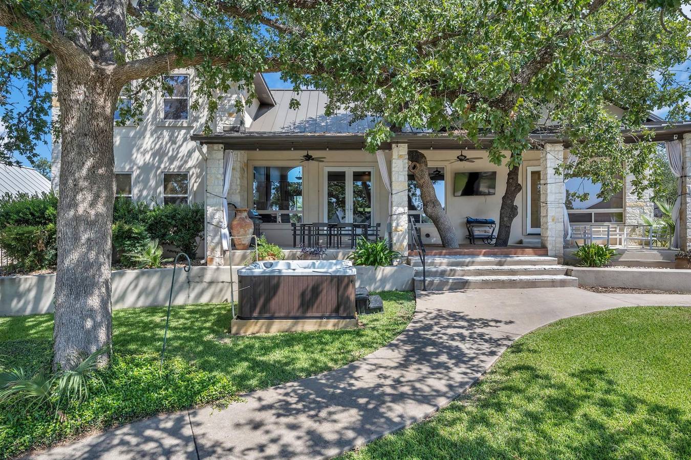 Waterfront Home   Boat Slip   Spacious Outdoor Patio   Fenced Yard in Horseshoe Bay, Condado de Llano