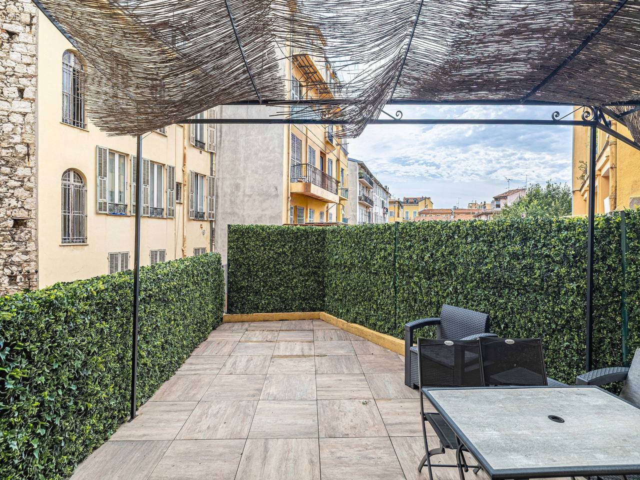 Entire apartment, Modern Mezzanine Apt 2Br/4P - Place Garibaldi in Nice (France), Mediterranean Coast (France)