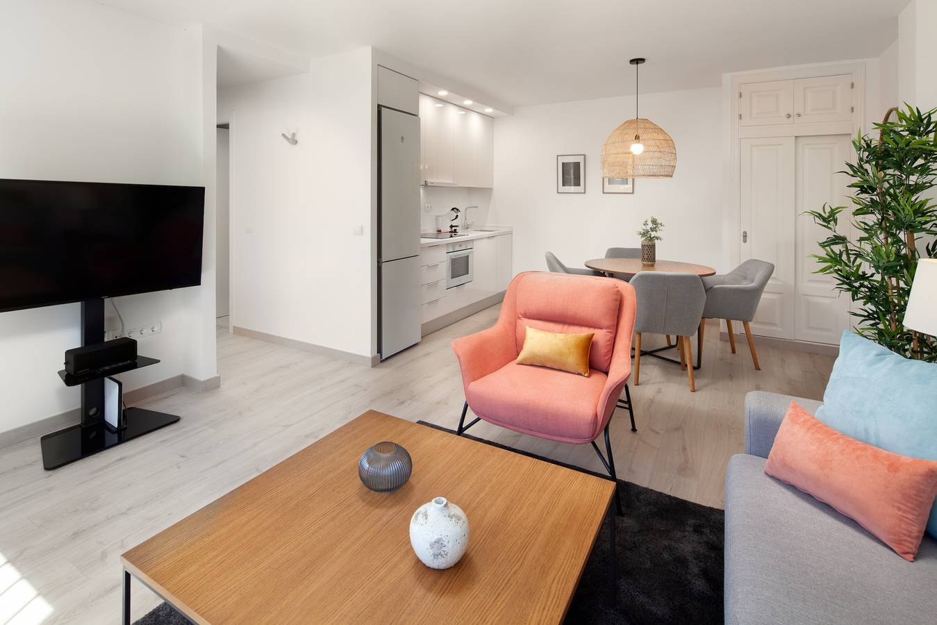 Entire apartment, Holiday apartment for 3 people with terrace in Playa El Bombo, Mijas