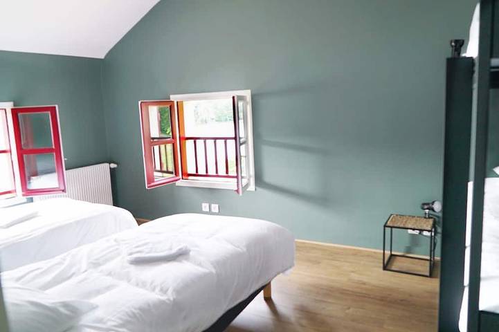 Location de vacances pour 10 personnes, avec jacuzzi ainsi que terrasse et jardin à La Jaille-Yvon - 2