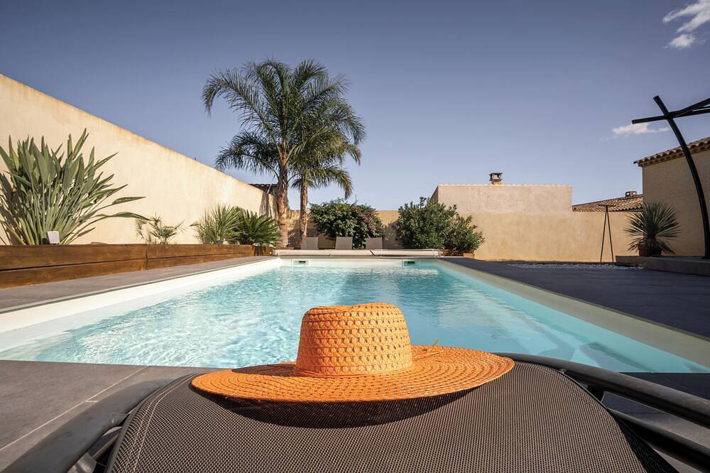 A la recherche d'authenticité, soleil,piscine, repos  famille ou entre amis? in Mailhac, Côte méditerranéenne (France)