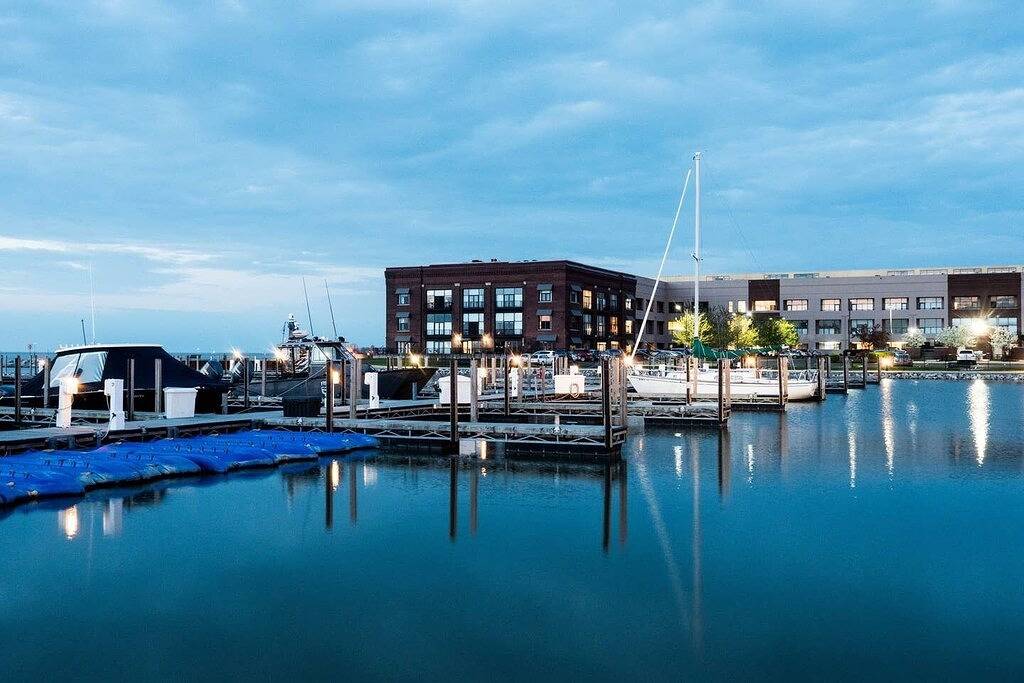 Ganze Wohnung, Ansichten von Cedar Point! Nur wenige Schritte von Put-in-Bay Ferry und Sandusky Marina entfernt in Sandusky, Eriesee